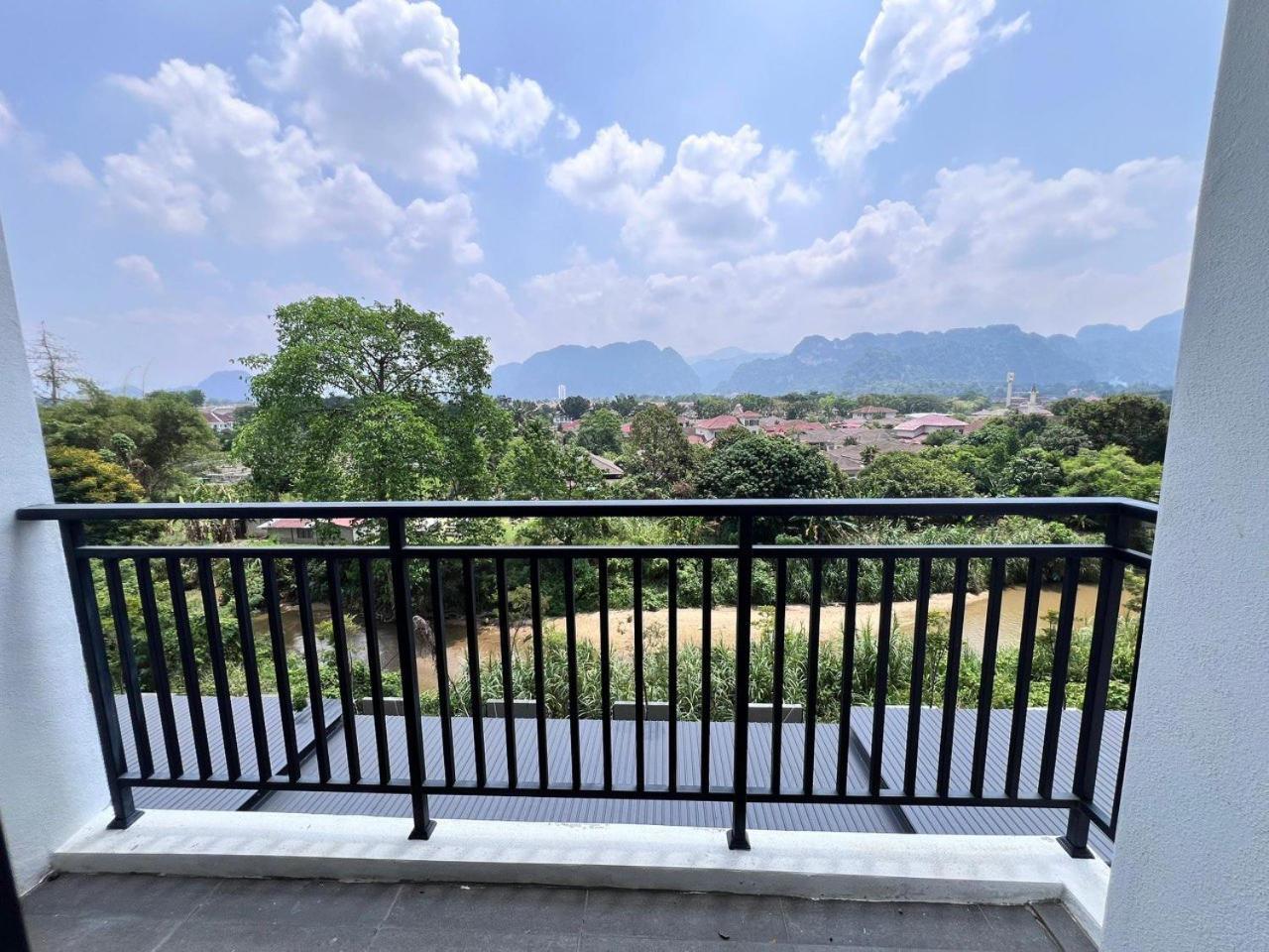 Garden East Hill Side By Warmth Pangsapuri